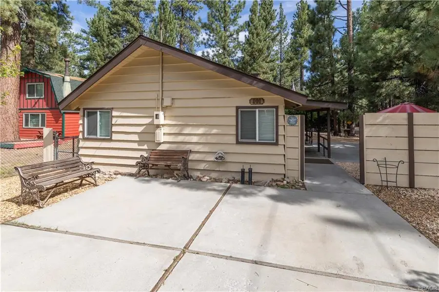 901 Sugarloaf Boulevard, Big Bear City, CA 92314 - Image #3