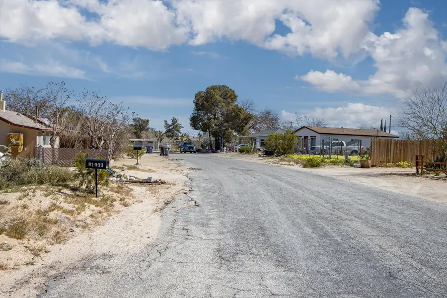 16890 El Reposo Circle, Joshua Tree, CA 92252 - #3