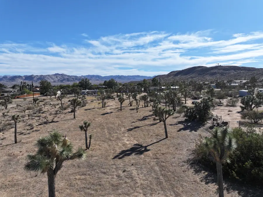 310 Sun Oro Drive, Yucca Valley, CA 92284 - Image #2