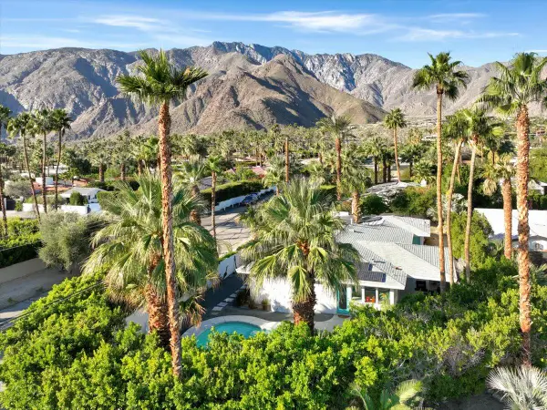 400 W Via Escuela, Palm Springs, CA 92262