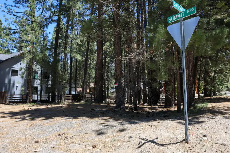 689 Summit Boulevard, Big Bear Lake, CA 92315 - Image #3