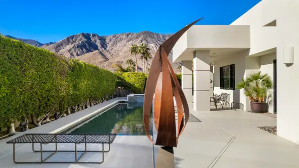 900 Dogwood Circle E, Palm Springs, CA 92264