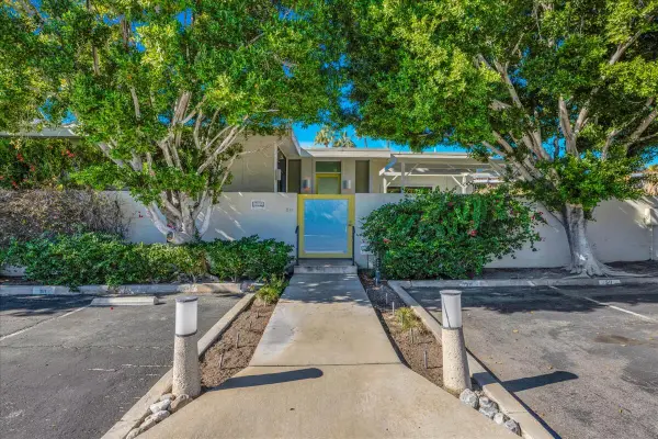 130 W Racquet Club Road #511, Palm Springs, CA 92262