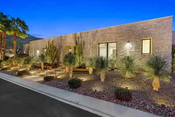 1049 Bella Vista, Palm Springs, CA 92264