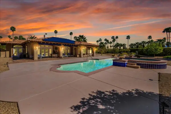 696 E Vereda Sur, Palm Springs, CA 92262