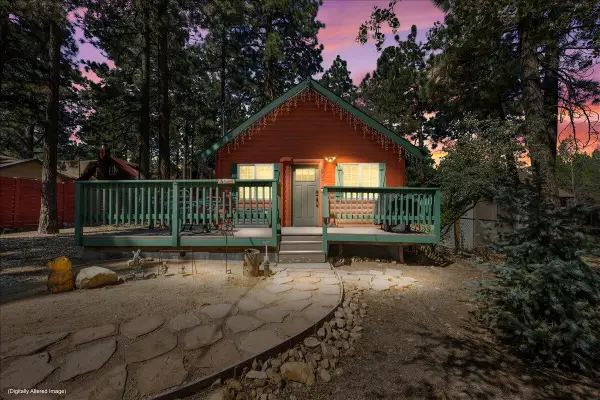 306 Victoria Lane, Sugarloaf, CA 92386