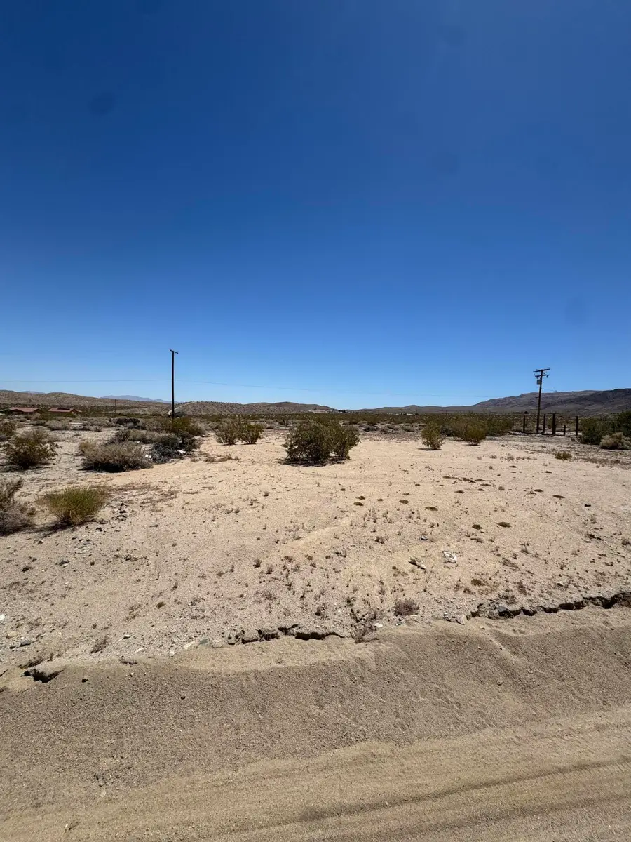 16 Woodward Avenue, Twentynine Palms, CA 92277 - #2
