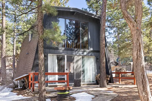 189 Moreno Ln Lane, Sugarloaf, CA 92386