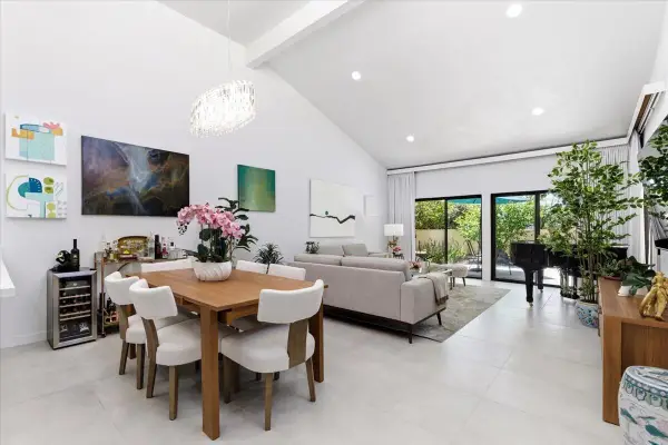 200 E Racquet Club Road #18, Palm Springs, CA 92262