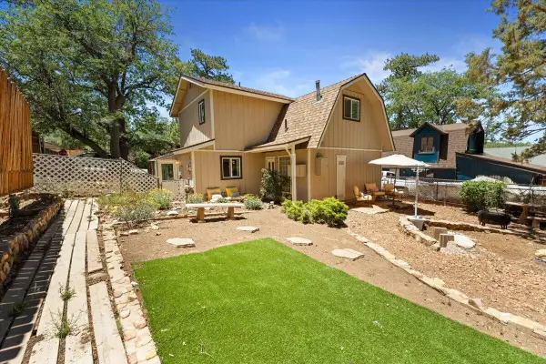 819 Holmes Lane, Sugarloaf, CA 92386