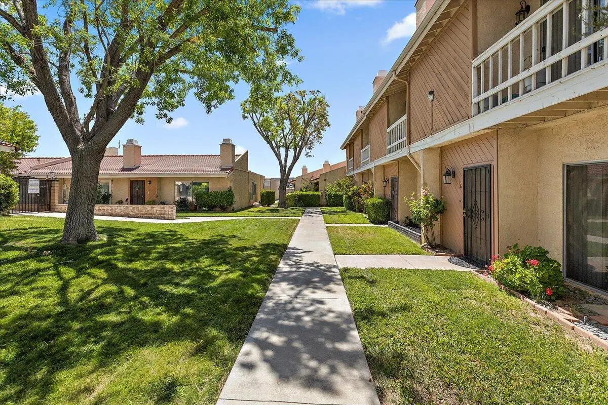 16465 Green Tree Boulevard #18, Victorville, CA 92395 - #1