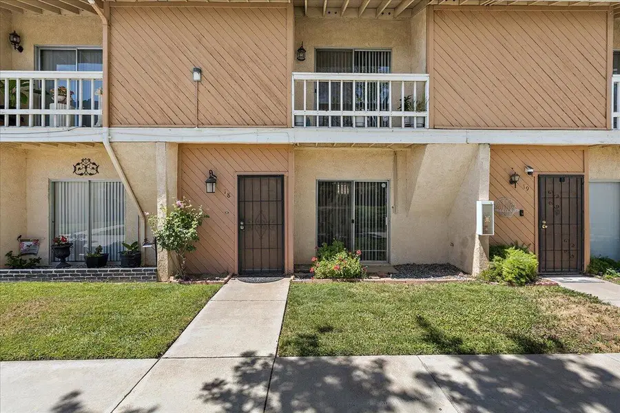 16465 Green Tree Boulevard #18, Victorville, CA 92395 - #2