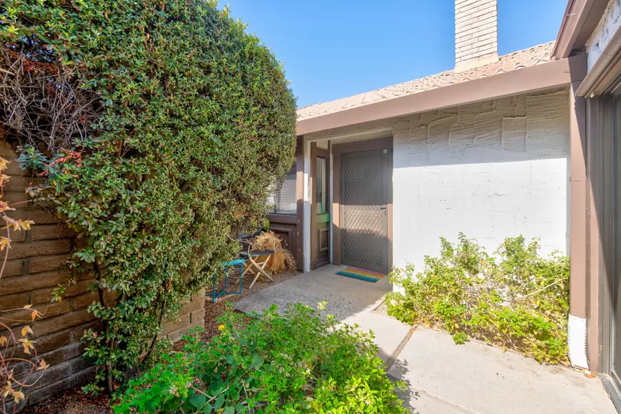2367 W Miramonte Circle #C, Palm Springs, CA 92264 - #2