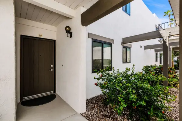 1050 E Ramon Road #20, Palm Springs, CA 92264