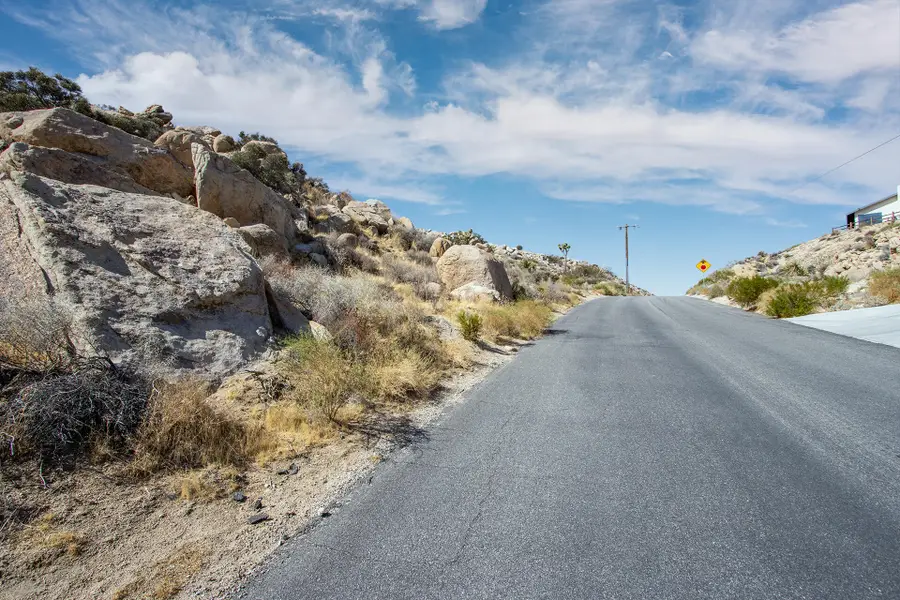 204 Bandera Road, Yucca Valley, CA 92284 - #2