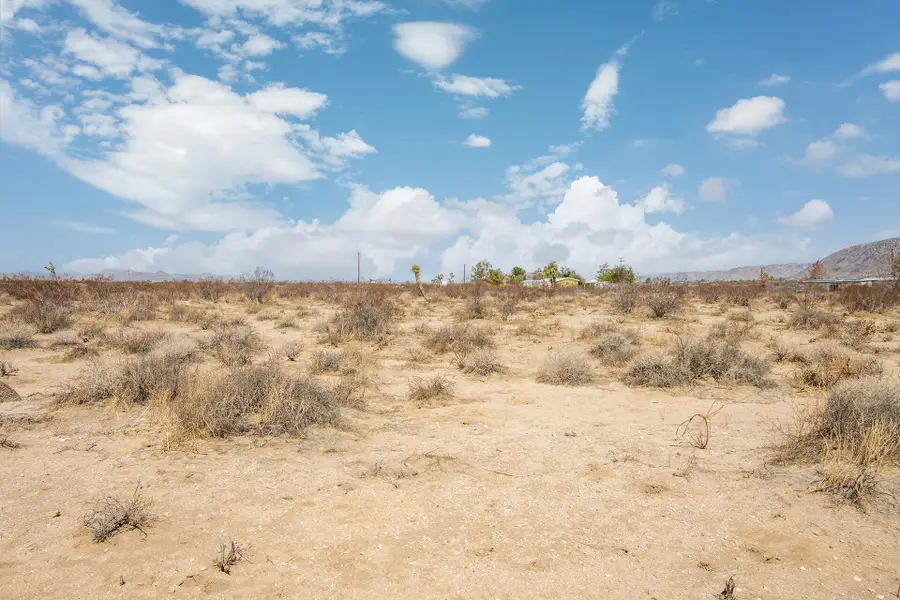 210 Kuna Avenue, Landers, CA 92285 - #2