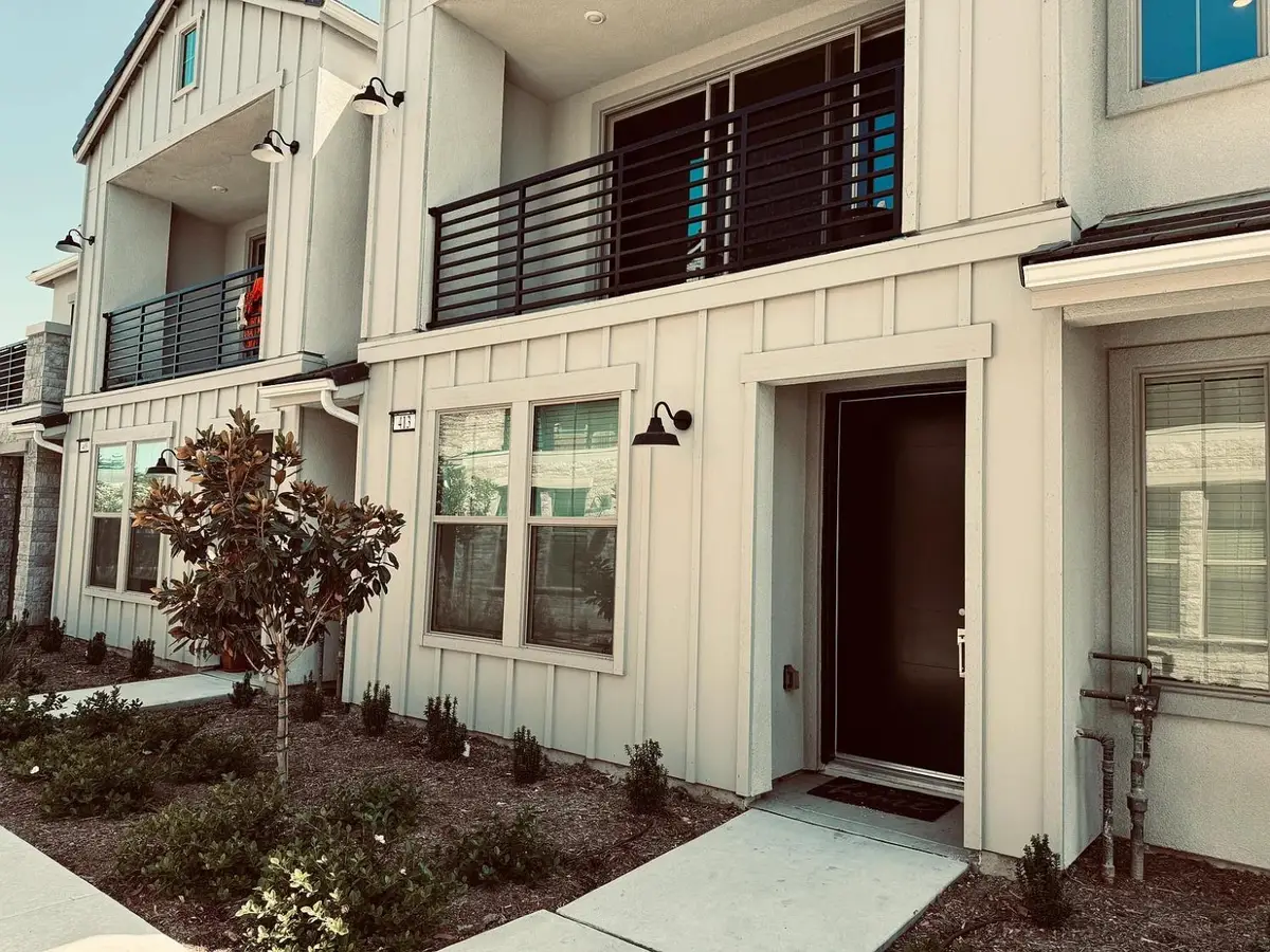 413 W Mahogany Lane, Clovis, CA 93611 - Image #1