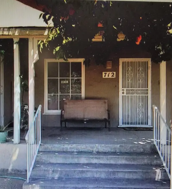 712 W Hammond Avenue, Fresno, CA 93728