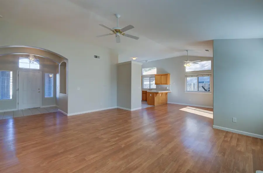 5149 W Celeste Avenue, Fresno, CA 93722 - #3