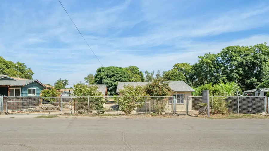 9180 Walker Court, Reedley, CA 93654 - #2