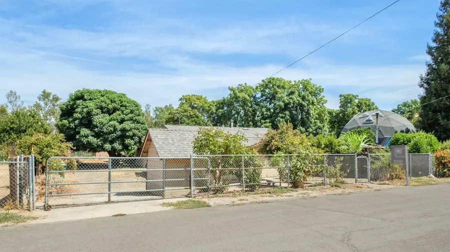 9180 Walker Court, Reedley, CA 93654 - #3