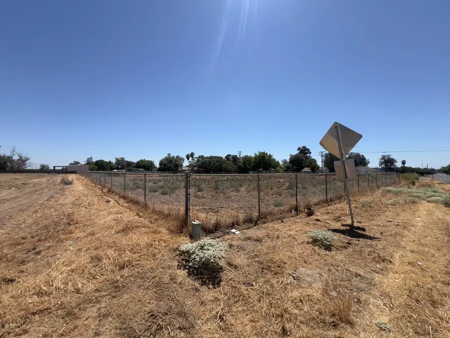 1 E 3rd Street, Hanford, CA 93230 - Image #3