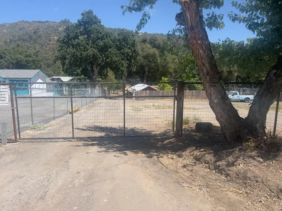 41045 Highway 41, Oakhurst, CA 93644 - Image #2