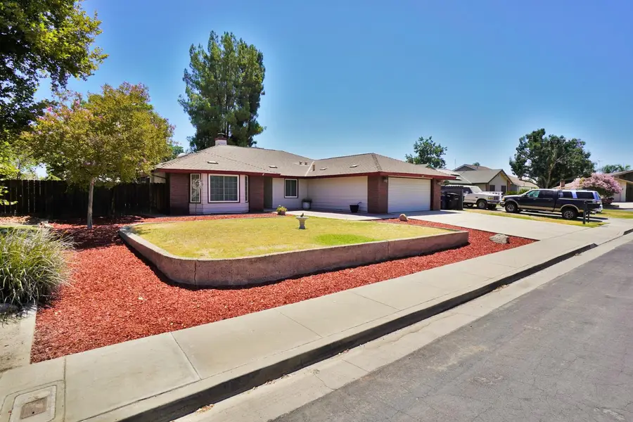 2475 Santa Lucia Court, Hanford, CA 93230 - Image #2