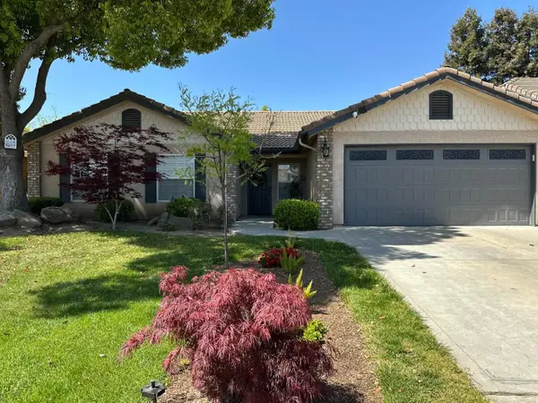 448 S Creek Dr, Madera, CA 93637