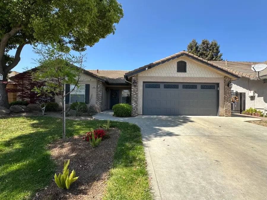 448 S Creek Dr, Madera, CA 93637 - Image #2