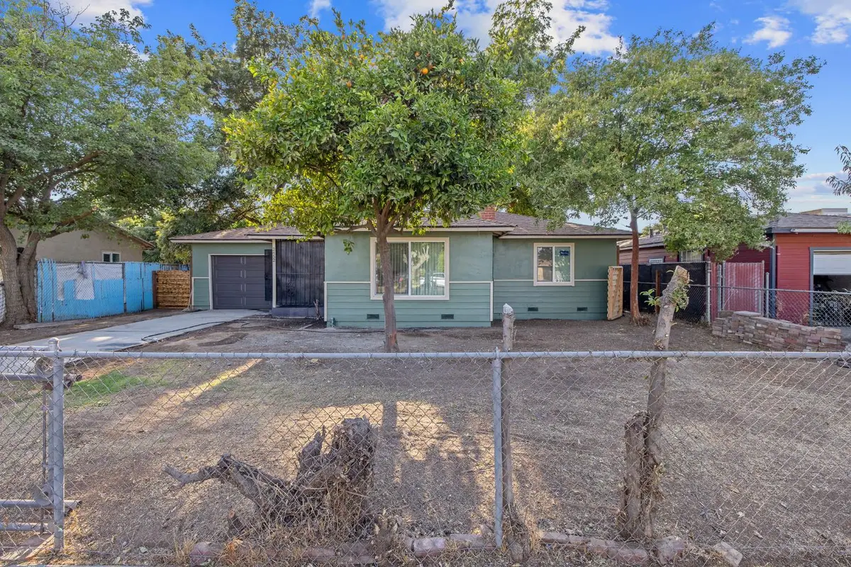 2452 S Holloway Avenue, Fresno, CA 93725 - Image #1