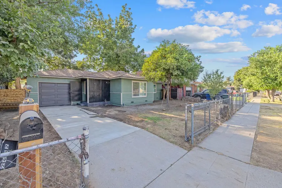 2452 S Holloway Avenue, Fresno, CA 93725 - Image #2