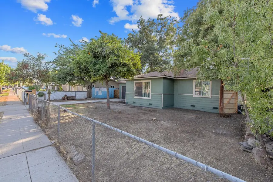 2452 S Holloway Avenue, Fresno, CA 93725 - Image #3