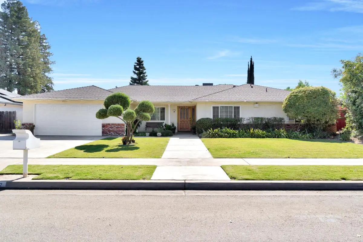 3077 W Robinwood Lane, Fresno, CA 93711 - Image #1