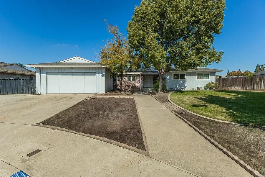 1895 Dennis Avenue, Clovis, CA 93611 - Image #2
