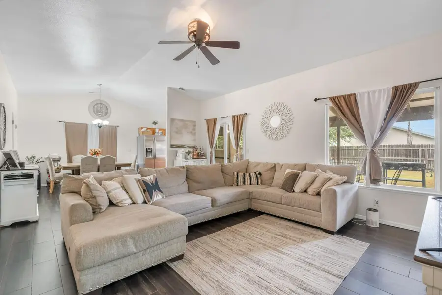 525 Tucker Avenue, Sanger, CA 93657 - Image #2