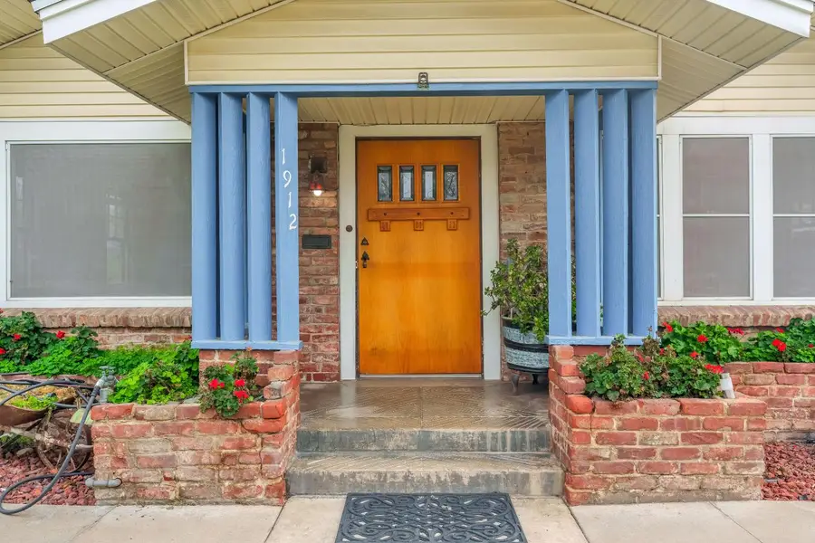 1912 N Vagedes Avenue, Fresno, CA 93705 - Image #3