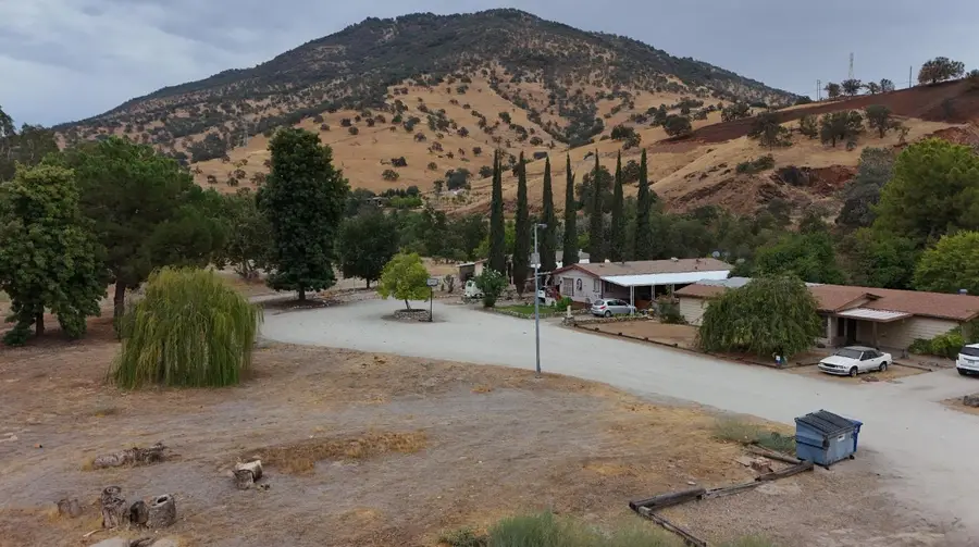 25433 E Trimmer Springs Road, Sanger, CA 93657 - Image #2