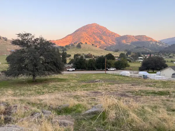 123 Big Oak Rd, Sanger, CA 93657