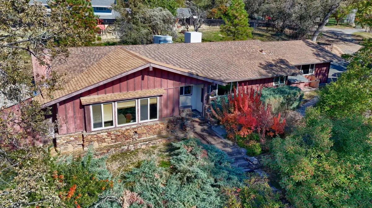 42997 E Mountain View Lane, Oakhurst, CA 93644 - Image #1