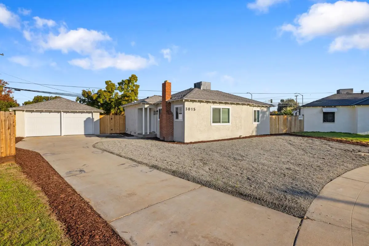 3015 E Simpson Avenue, Fresno, CA 93703 - Image #1