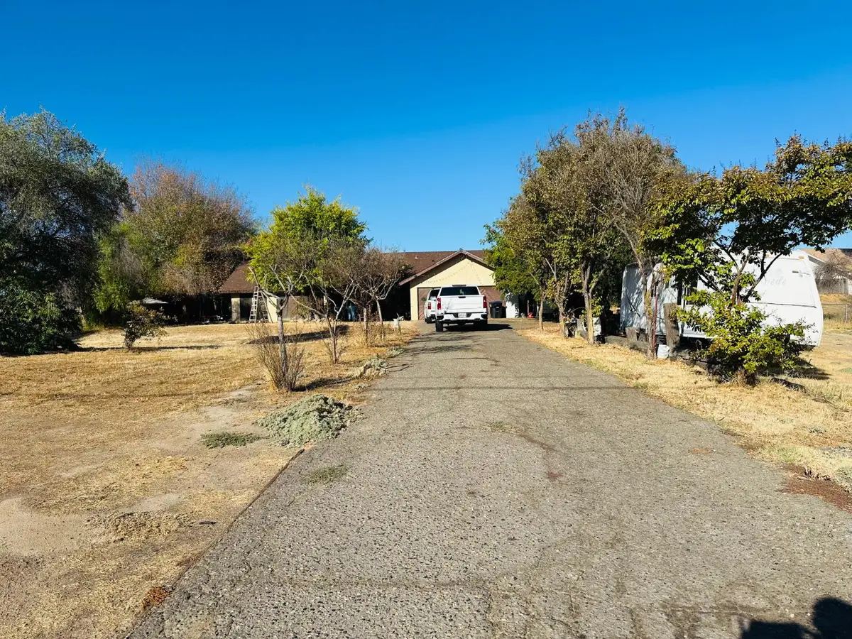 16564 Karen Rd, Madera, CA 93636 - Image #1