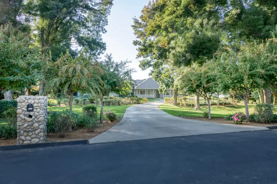 6605 N Blackhawk Lane, Clovis, CA 93619 - Image #2