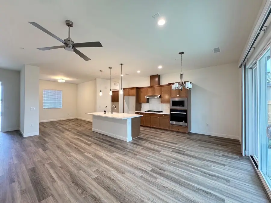 2042 Daffodil Street, Kingsburg, CA 93631 - Image #2