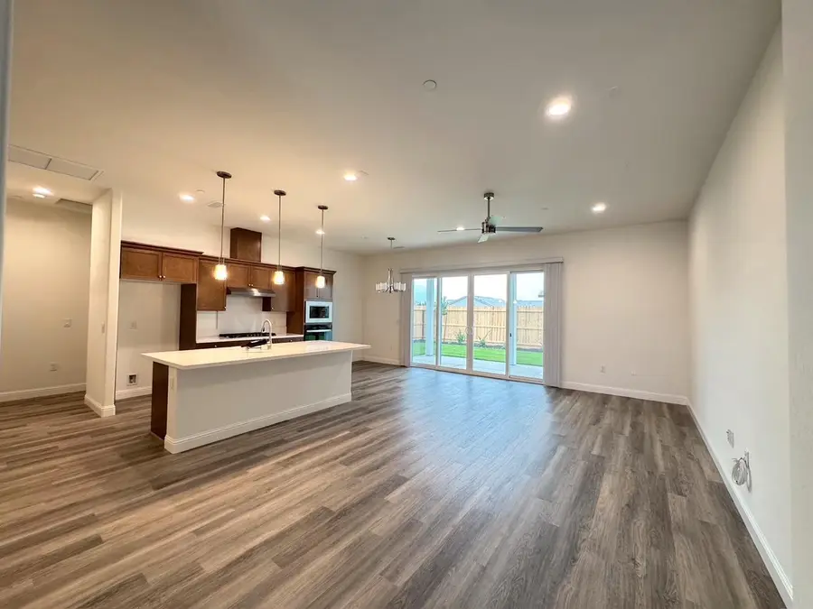 2042 Daffodil Street, Kingsburg, CA 93631 - Image #3