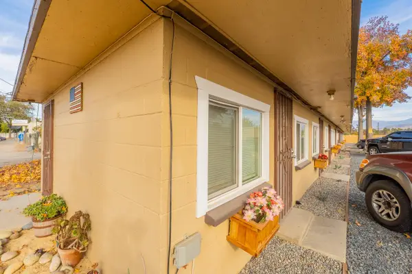 858 S Valencia Boulevard S, Woodlake, CA 93286