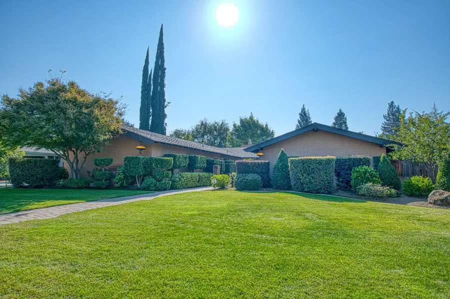 1227 W Sierra Avenue, Fresno, CA 93711 - Image #2