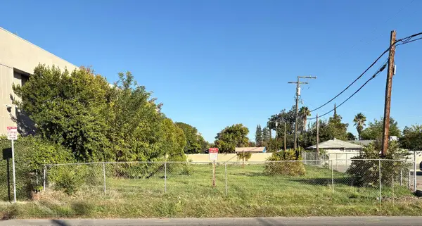 3004 N Maroa Avenue, Fresno, CA 93704