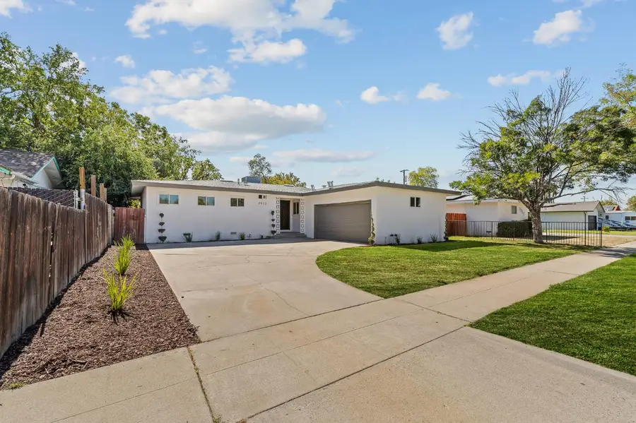 2972 E Northdale Avenue, Fresno, CA 93726 - Image #2