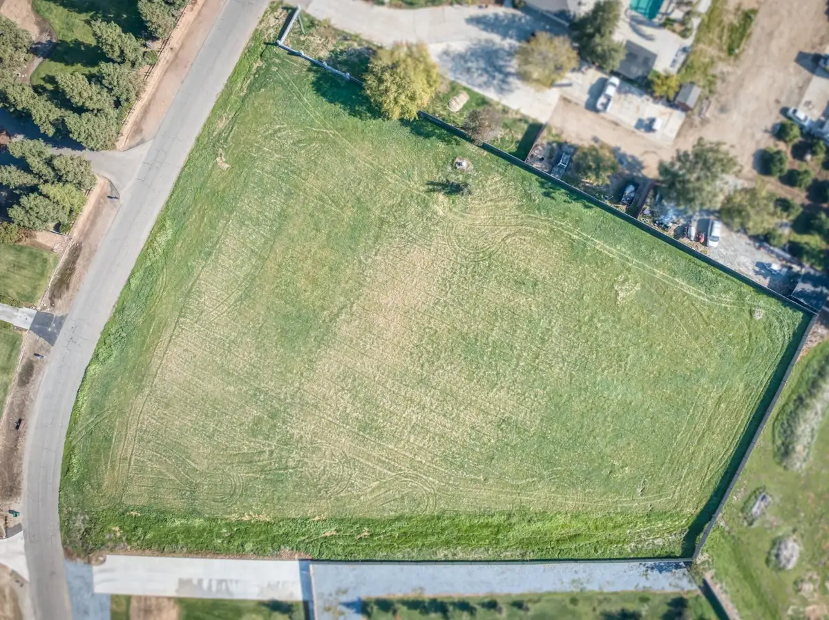 1 E Princeton Avenue, Sanger, CA 93657 - Image #1